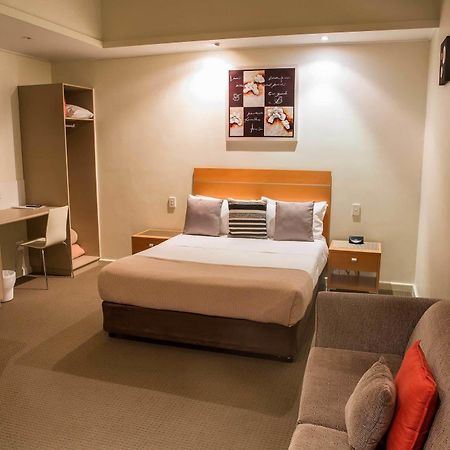 יראוונגה Burkes Hotel Motel מראה חיצוני תמונה