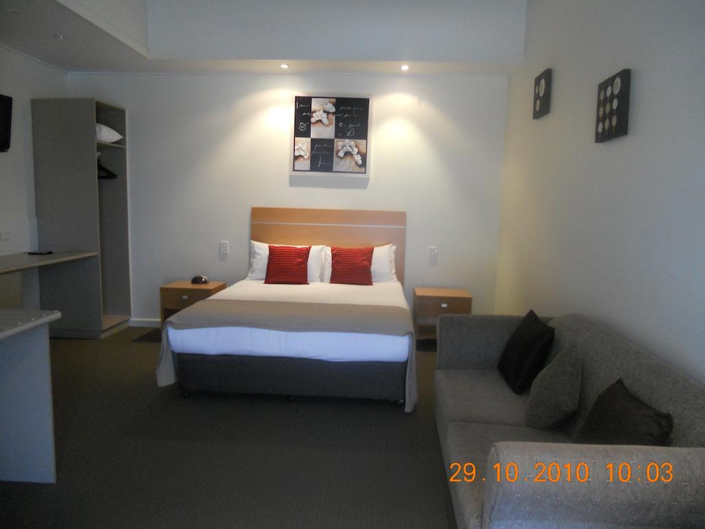יראוונגה Burkes Hotel Motel חדר תמונה