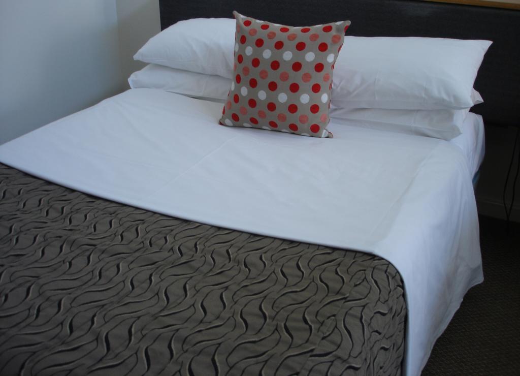 יראוונגה Burkes Hotel Motel מראה חיצוני תמונה