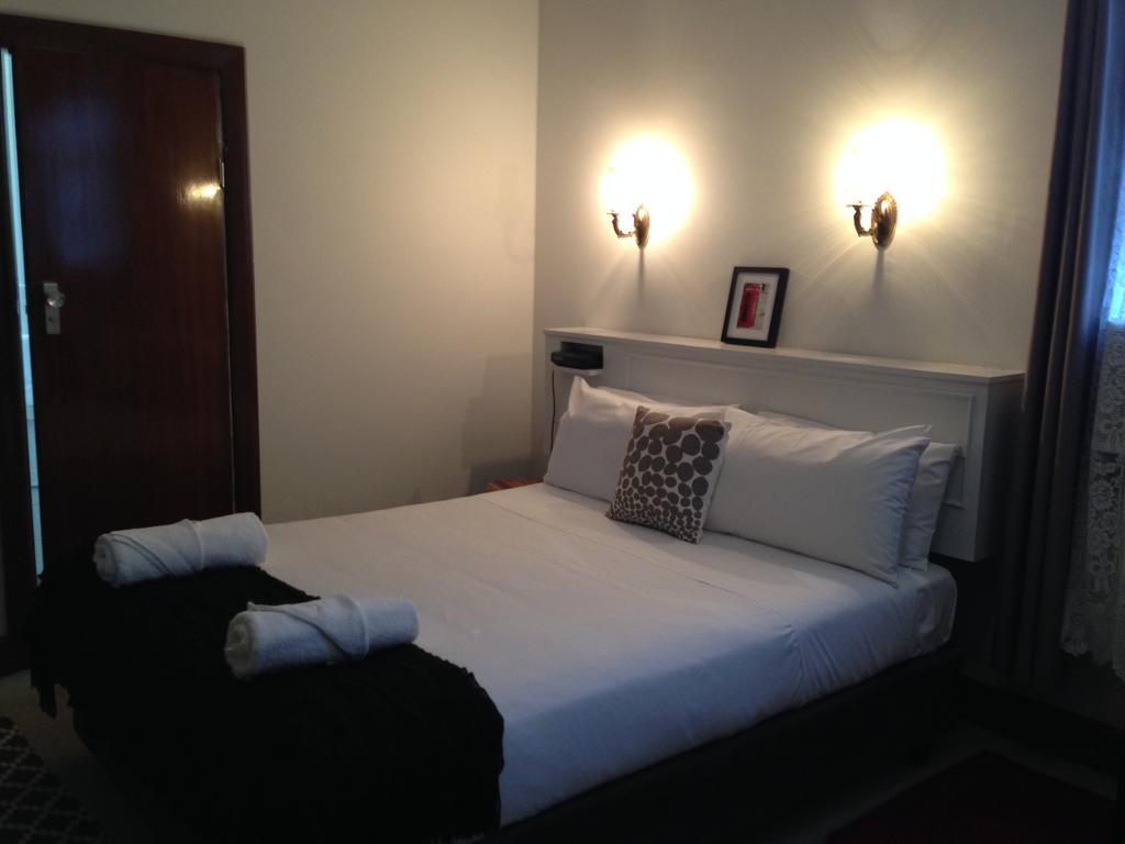 יראוונגה Burkes Hotel Motel מראה חיצוני תמונה