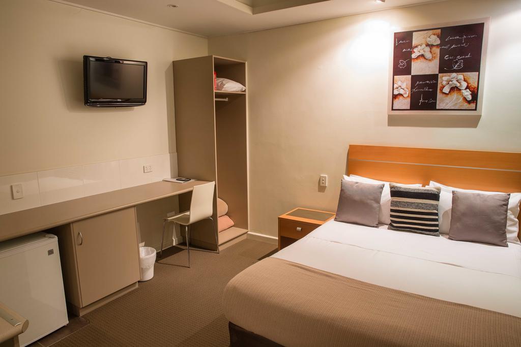 יראוונגה Burkes Hotel Motel מראה חיצוני תמונה