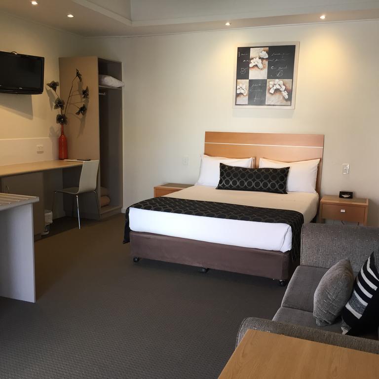 יראוונגה Burkes Hotel Motel מראה חיצוני תמונה