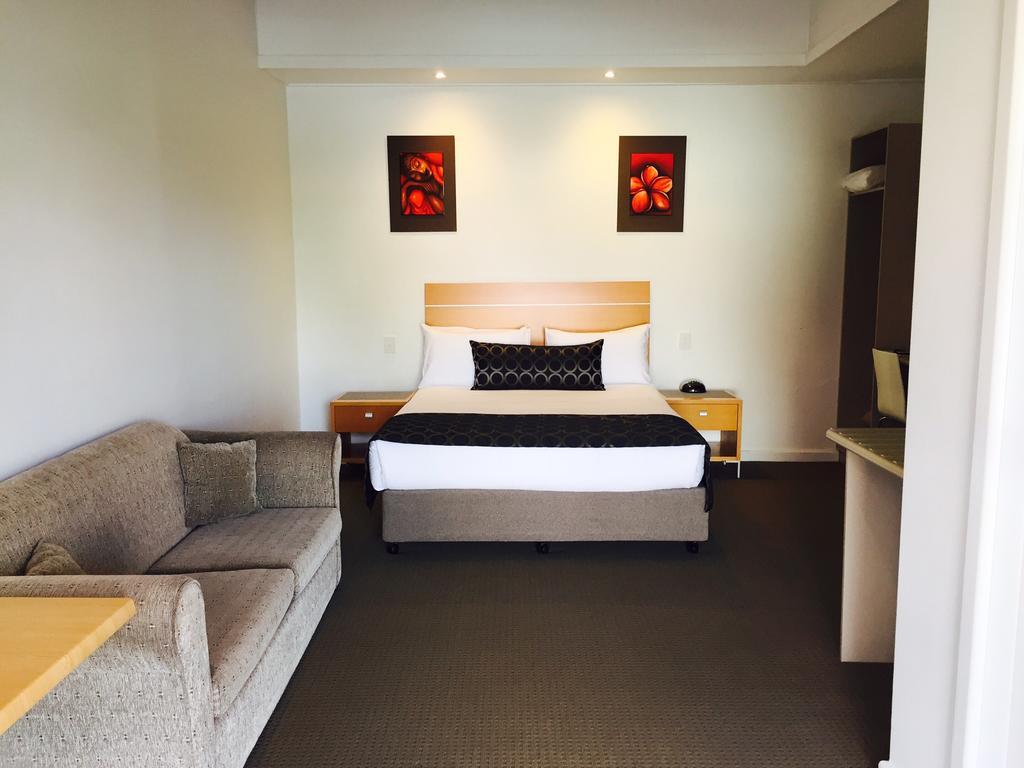 יראוונגה Burkes Hotel Motel מראה חיצוני תמונה