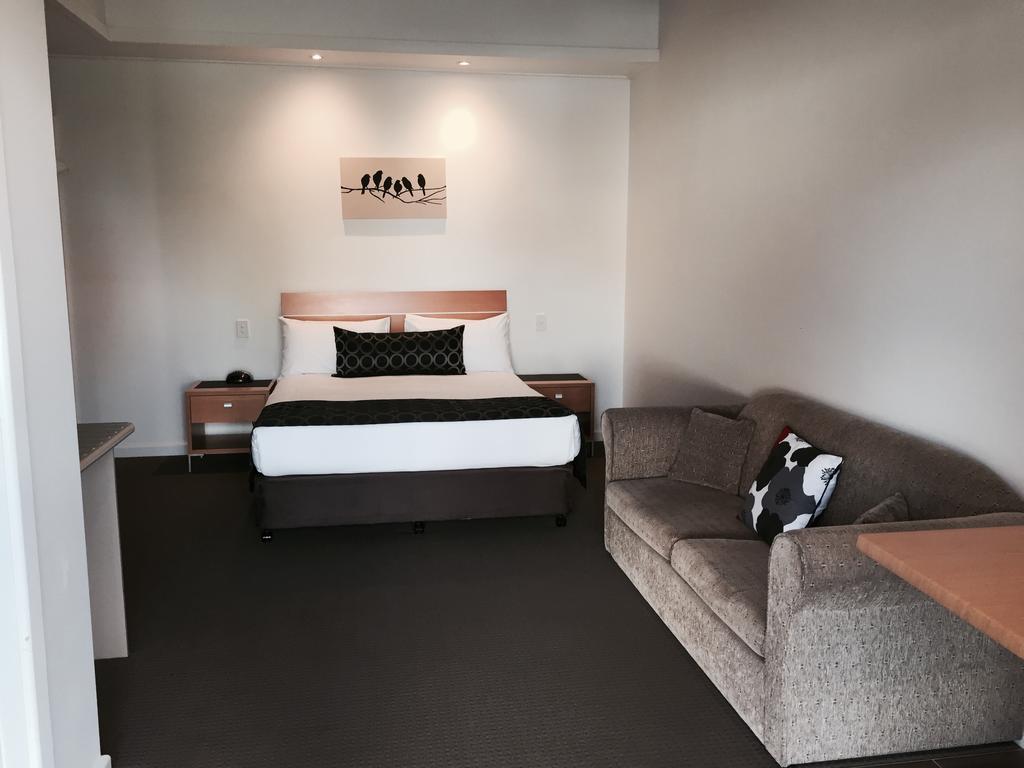יראוונגה Burkes Hotel Motel מראה חיצוני תמונה