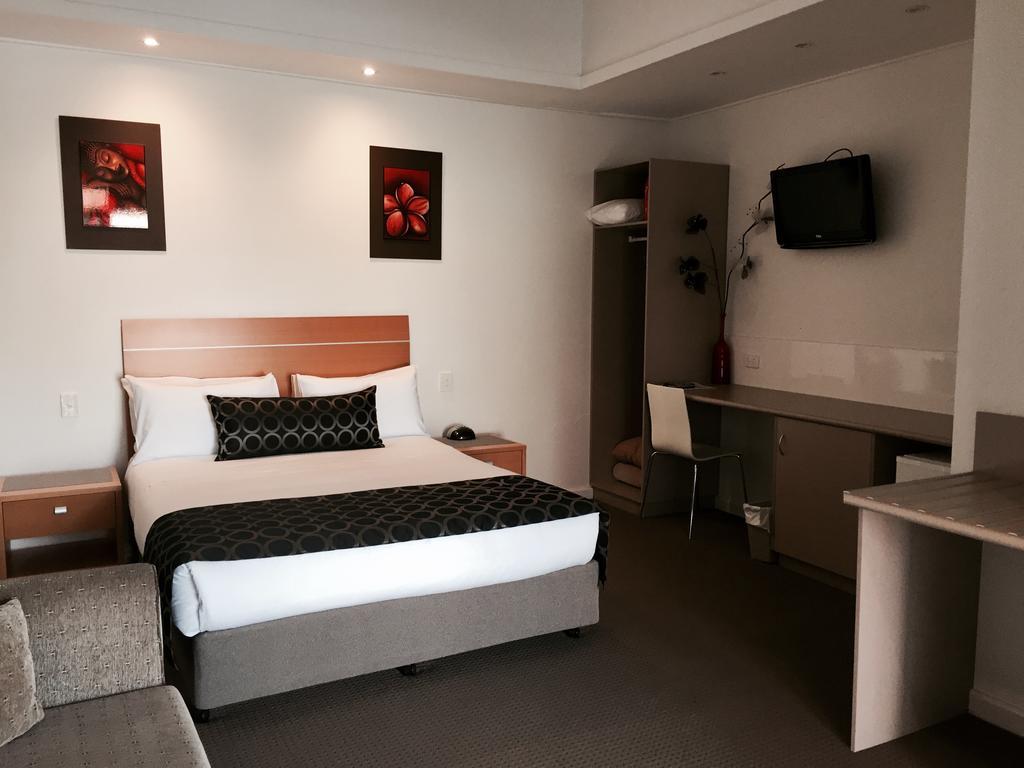 יראוונגה Burkes Hotel Motel מראה חיצוני תמונה