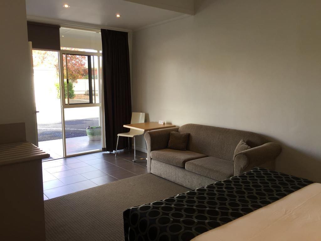 יראוונגה Burkes Hotel Motel מראה חיצוני תמונה