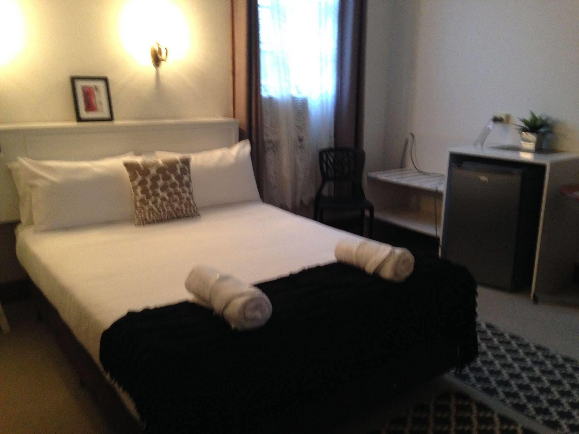 יראוונגה Burkes Hotel Motel מראה חיצוני תמונה